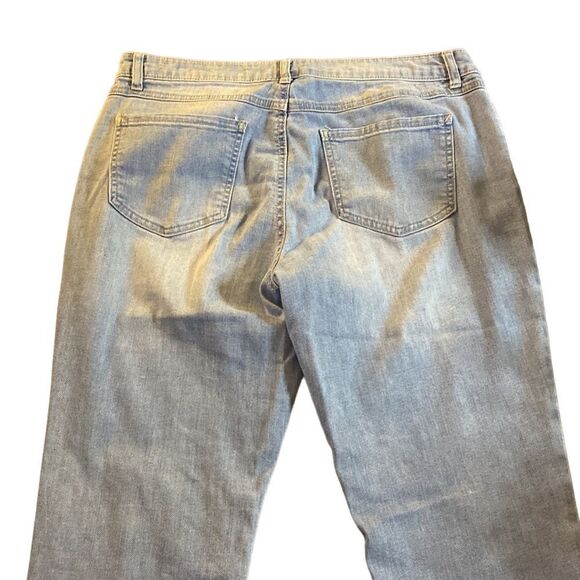 D.JEANS Crop Raw Hem Button Front Jeans - Picture 2 of 11